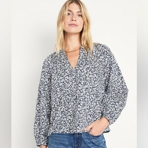 Old Navy Women's Floral Top - Navy and White